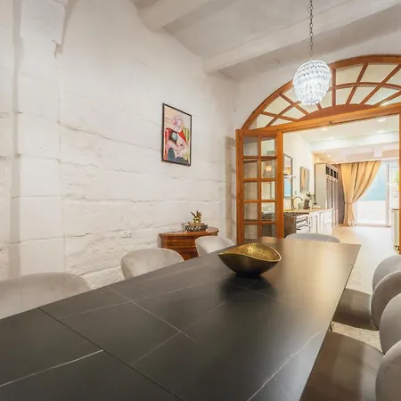 4 At Palazzo Seraphim Boutique Living In St Julians Konukevi