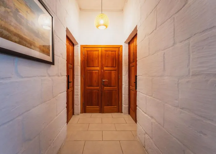 4 At Palazzo Seraphim Boutique Living In St Julians Konukevi